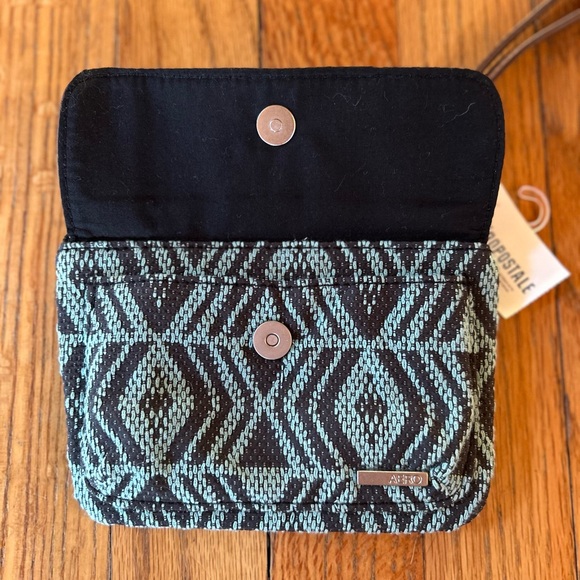 Small Aeropostale wristlet - Picture 2 of 4